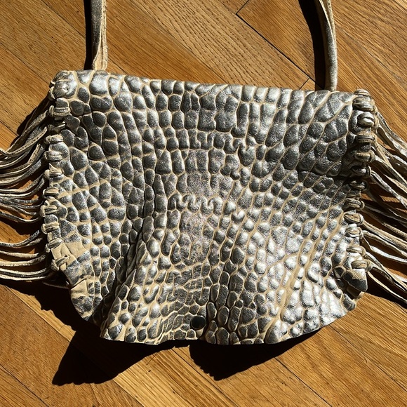 Mara Scalise Metallic Leather Fringe bag - Picture 10 of 14